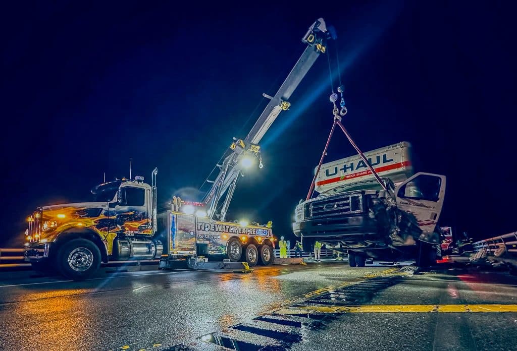 tidewater express crane grabbing a U-Haul van